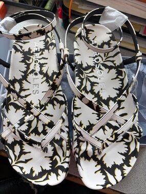 AEROSOLES Black, White & Gold Floral Crisscross Ankle-Strap Sandal